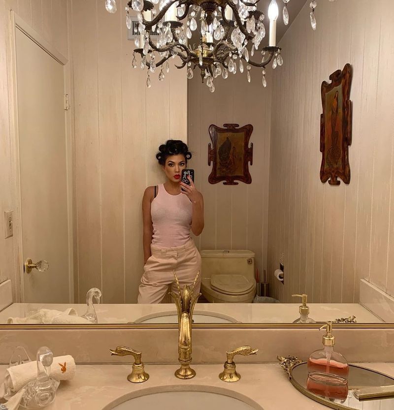 Kourtney Kardashian's bathroom
