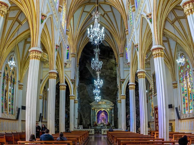 Las Lajas Sanctuary interior