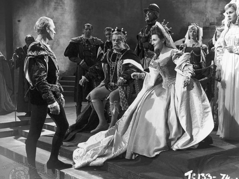 Laurence Olivier, Jean Simmons, Eileen Herlie, and Basil Sydney in Hamlet