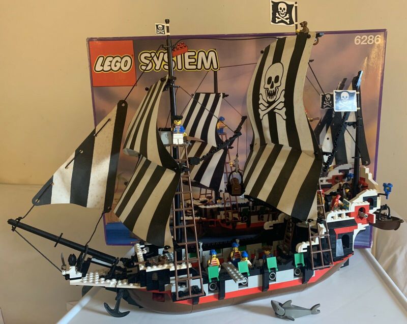 Lego Skull's Eye Schooner pirate ship