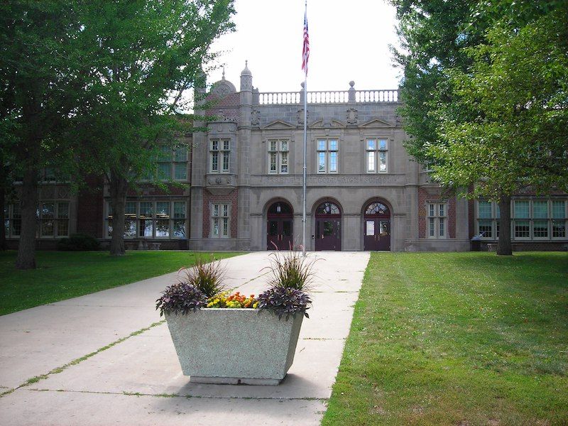 Lincoln High School Entrance
