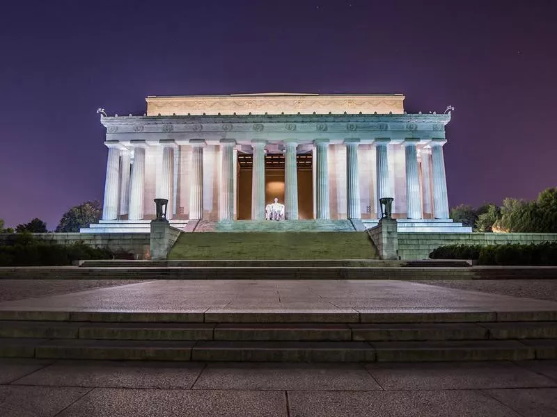 Το Lincoln Memorial χρειάστηκε οκτώ χρόνια για να ολοκληρωθεί.