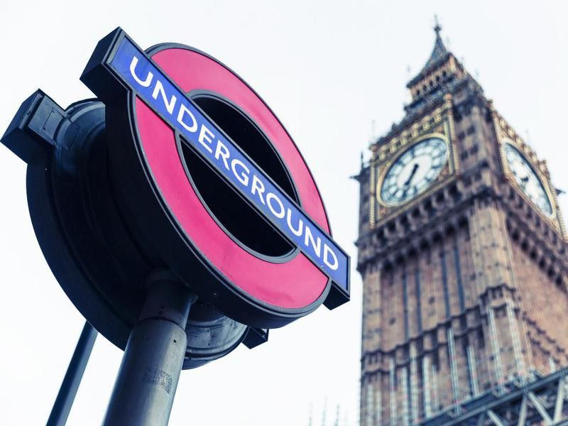 London underground sign with Big Ben in the backgroung