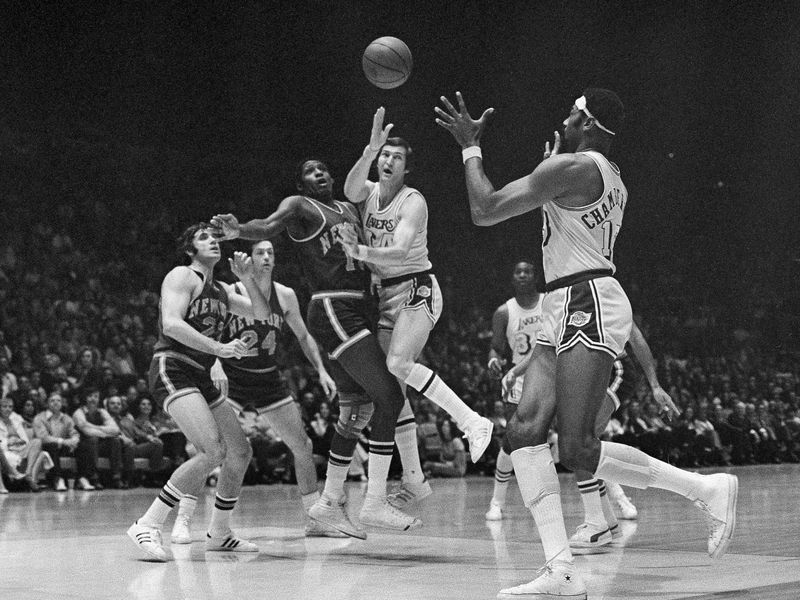 Los Angeles Lakers Jerry West passes the ball