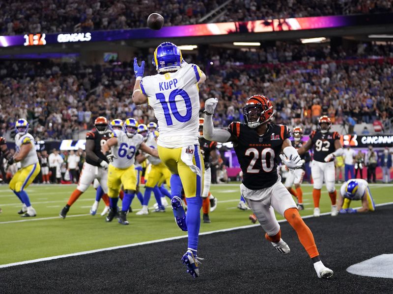 Los Angeles Rams wide receiver Cooper Kupp catches touchdown against Cincinnati Bengals