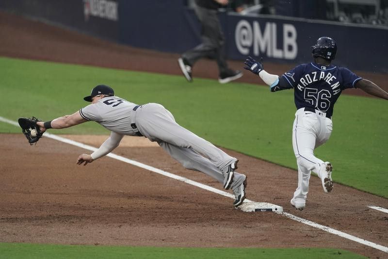 Luke Voit of the Yankees makes catch as Randy Arozarena is out