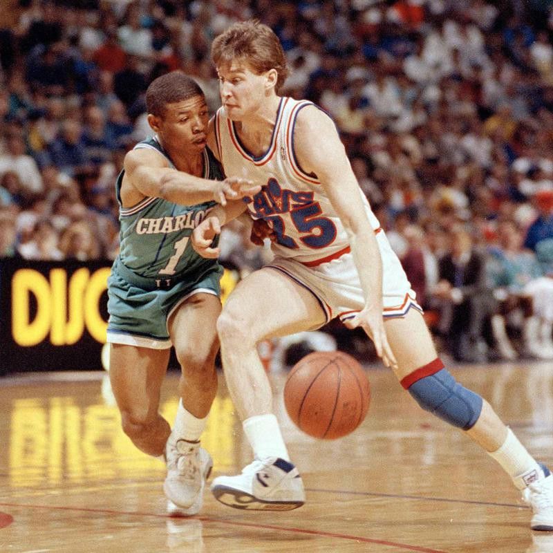 Mark Price drives against "Muggsy" Bogues
