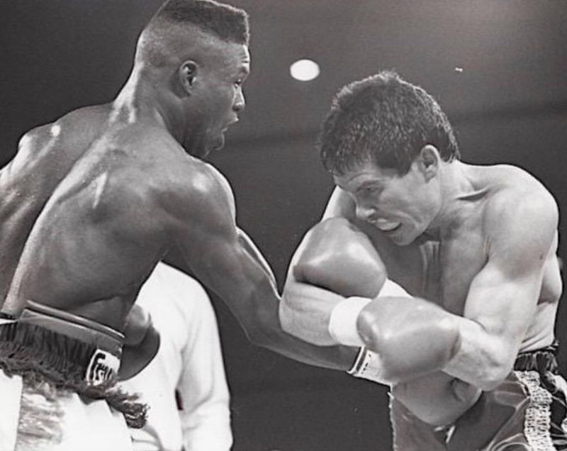 Meldrick Taylor hitting Julio Cesar Chavez with right
