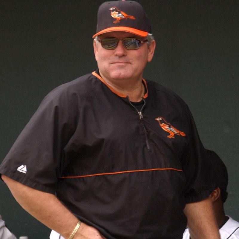 Mike Hargrove watches the Orioles