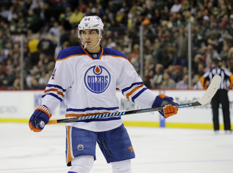 Nail Yakupov gets into position