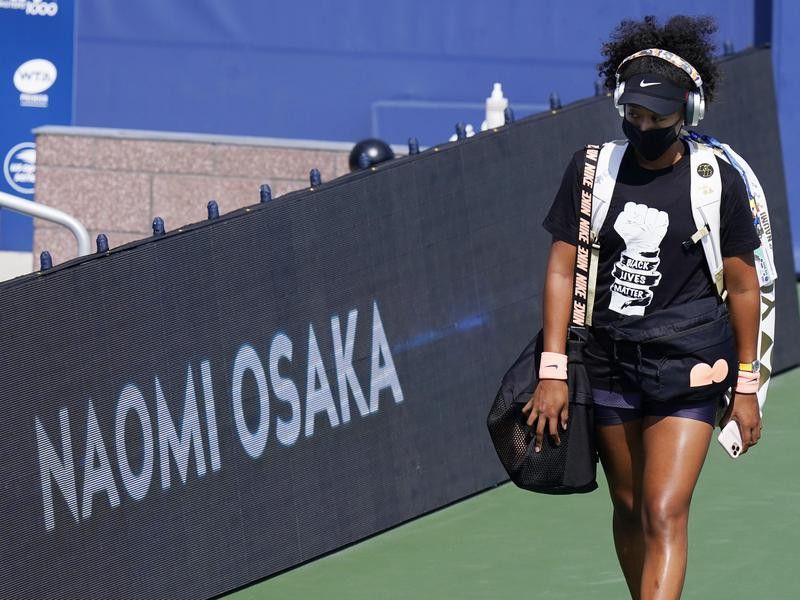 Naomi Osaka walking on the court