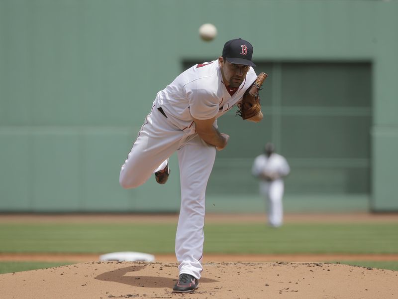 Nathan Eovaldi delivers a pitch