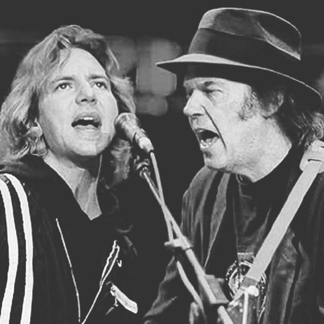 Neil Young singing with Eddie Vedder