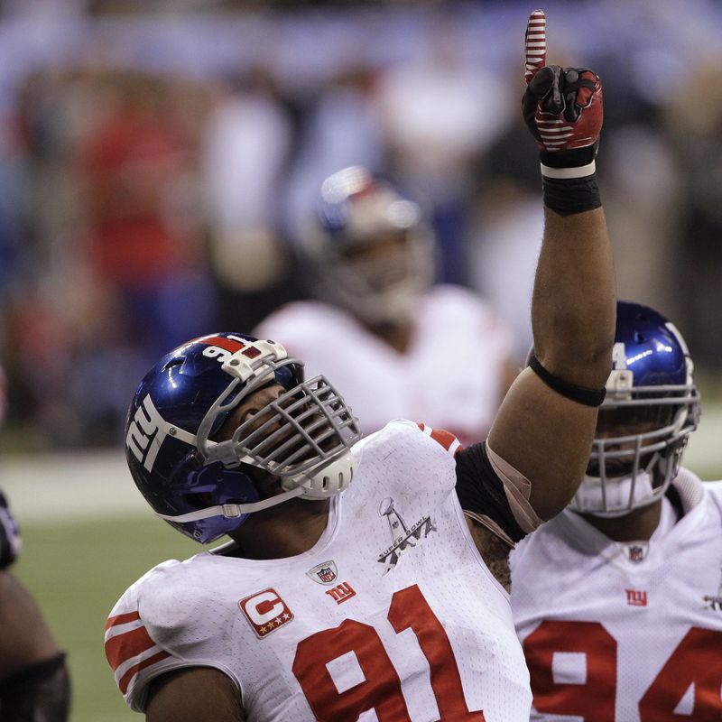 New York Giants defensive end Justin Tuck celebrates