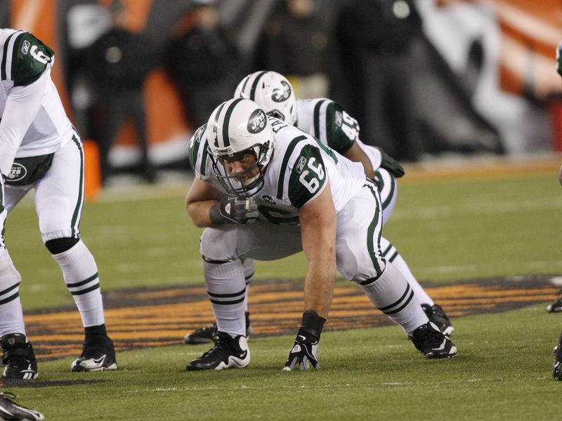 New York Jets guard Alan Faneca in action