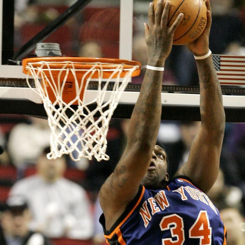 New York Knicks Eddy Curry dunks