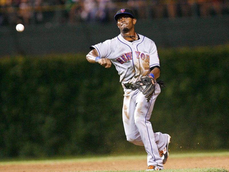 New York Mets shortstop Jose Reyes makes a play