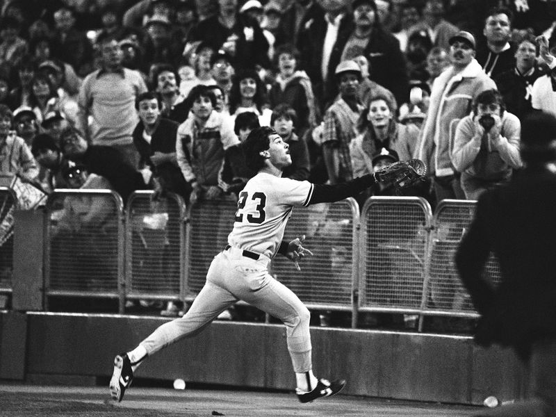 New York Yankees first baseman Don Mattingly makes running catch