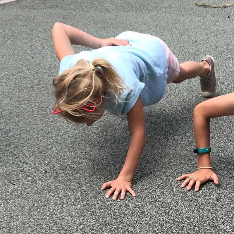 One-handed push-up