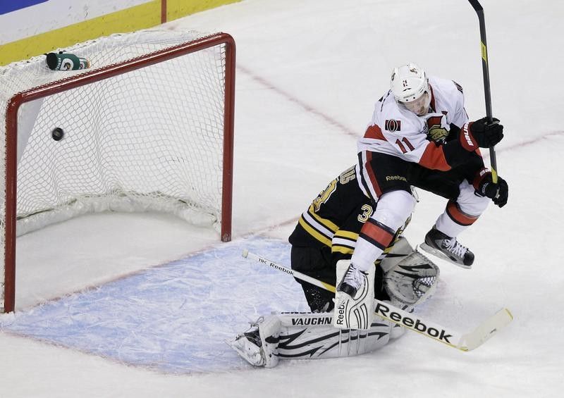 Ottawa Senators right wing Daniel Alfredsson against Boston Bruins