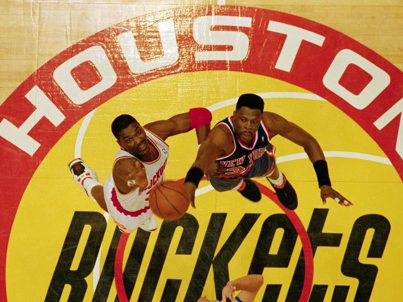 Patrick Ewing and Hakeem Olajuwon go for opening tip