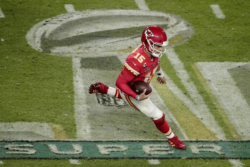 Patrick Mahomes runs with the ball in the Super Bowl