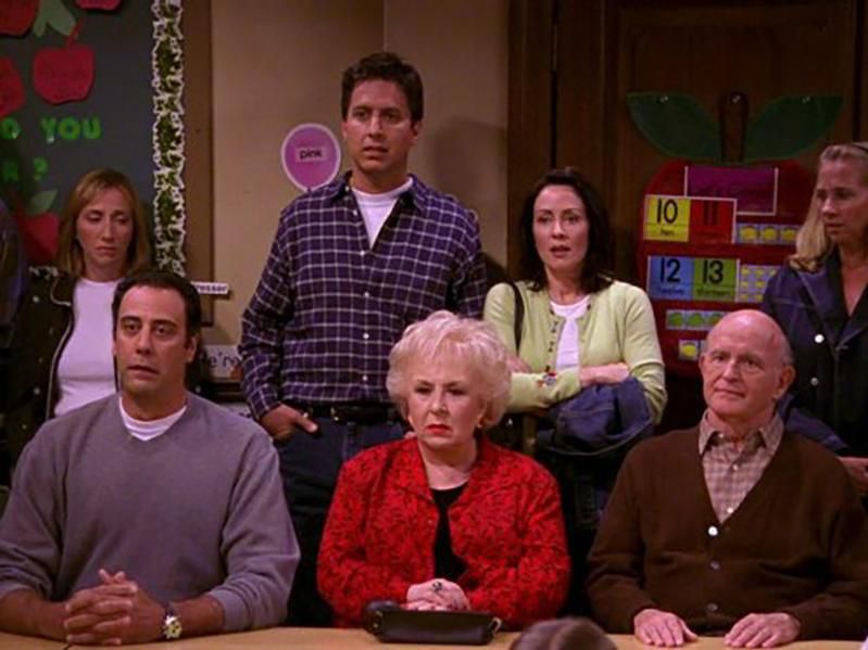Peter Boyle, Brad Garrett, Patricia Heaton, Doris Roberts, Ray Romano, and Anna Romano in Everybody Loves Raymond (1996)