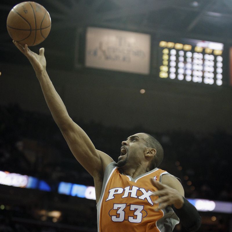 Phoenix Suns' Grant Hill goes up for shot