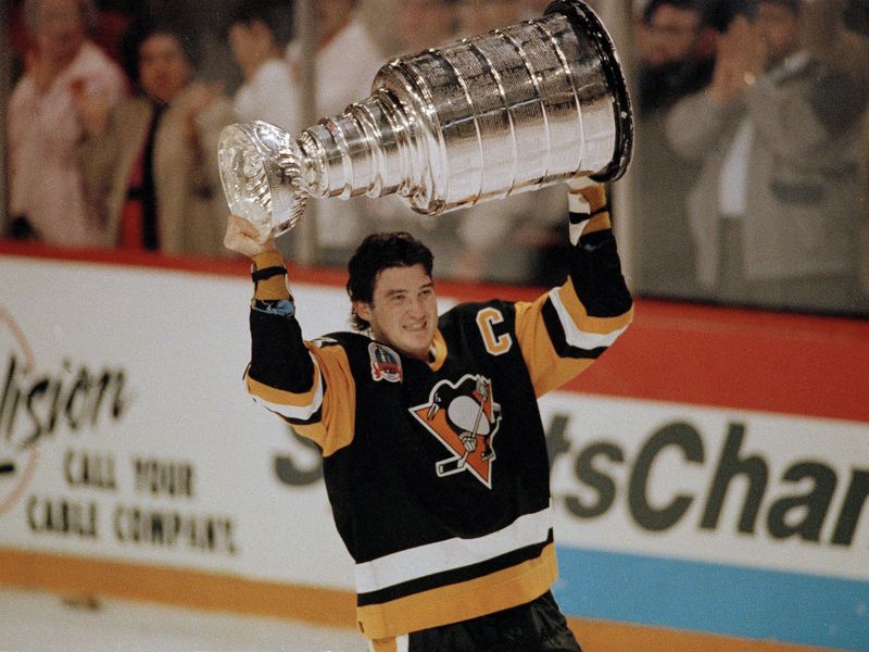 Pittsburgh Penguins' Mario Lemieux parades Stanley Cup around Chicago Stadium