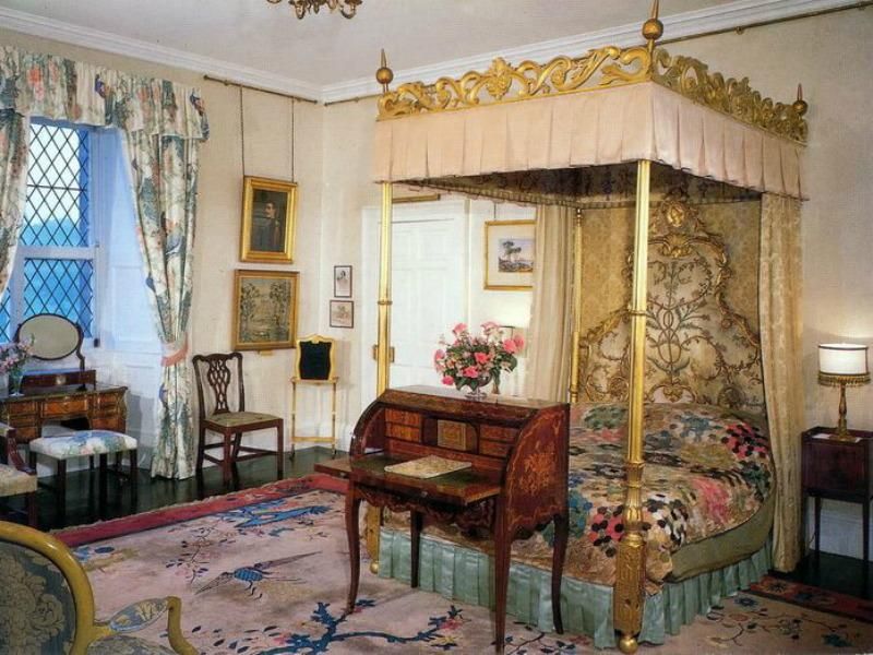 Queen's Bedroom