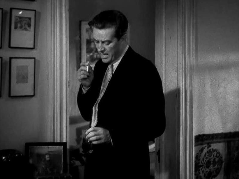 Ray Milland with cigarette and drink in The Lost Weekend