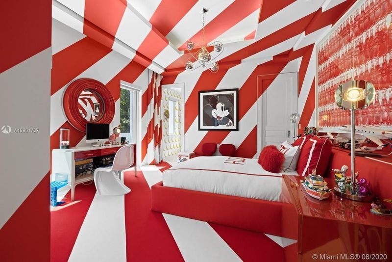 Red-and-white-striped bedroom
