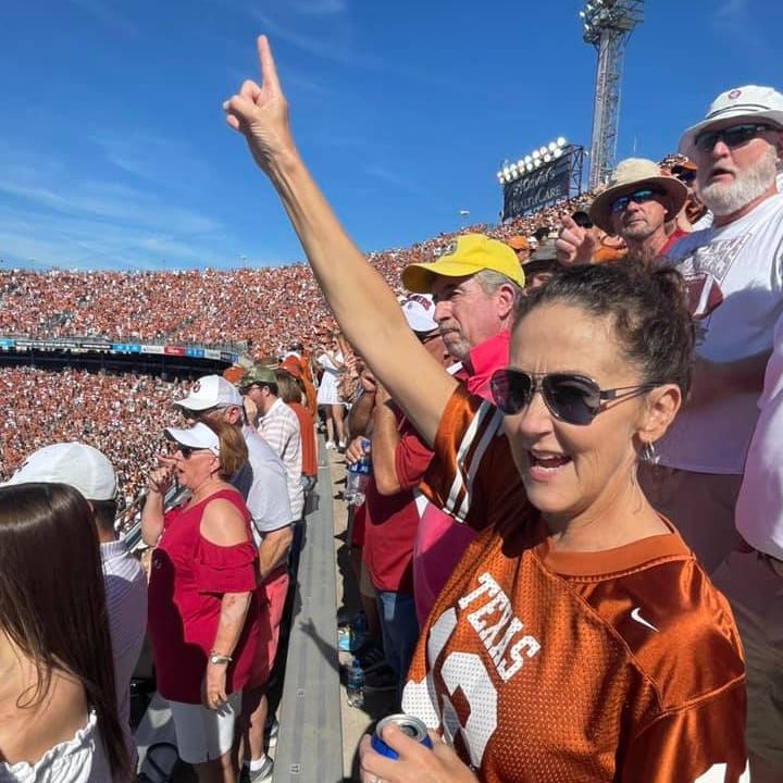 Red River Rivalry fans cheering