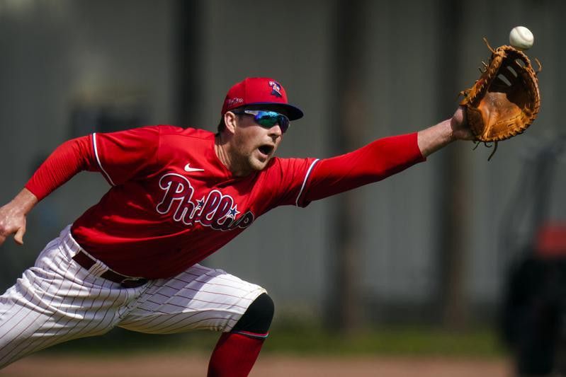 Rhys Hoskins of the Philadelphia Phillies reaches for ball
