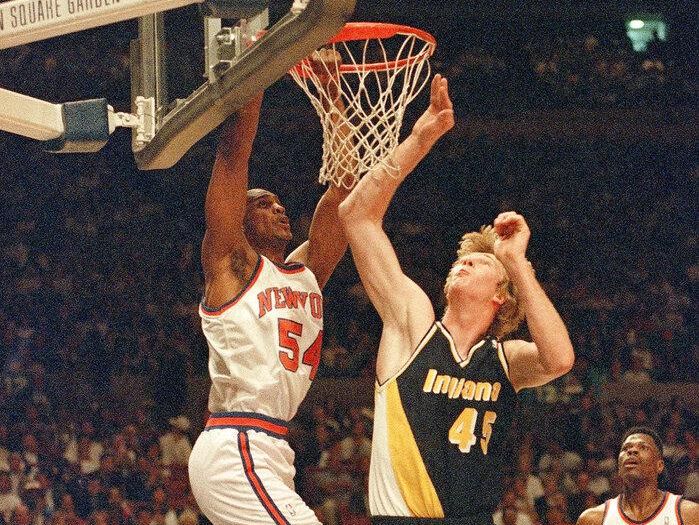 Rik Smits playing against the New York Knicks
