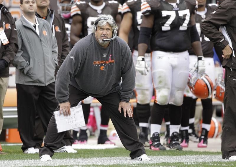 Rob Ryan working on the sidelines for Cleveland Browns