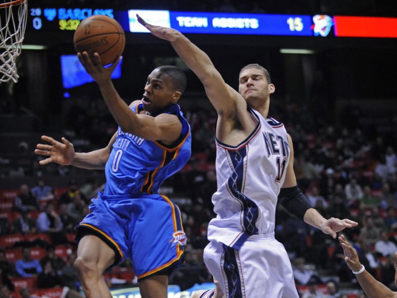 Russell Westbrook drives to the basket