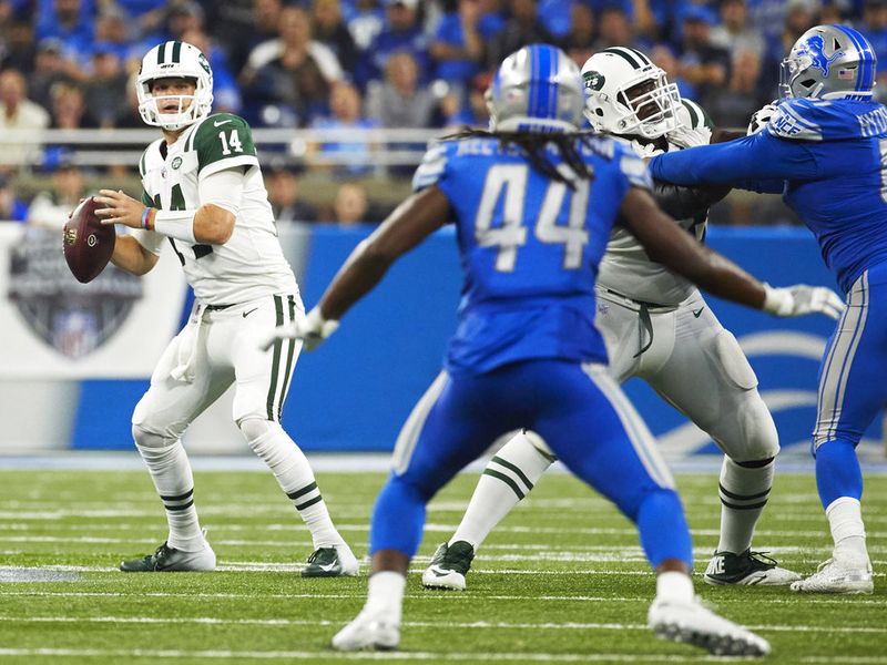 Sam Darnold playing with the New York Jets against the Detroit Lions