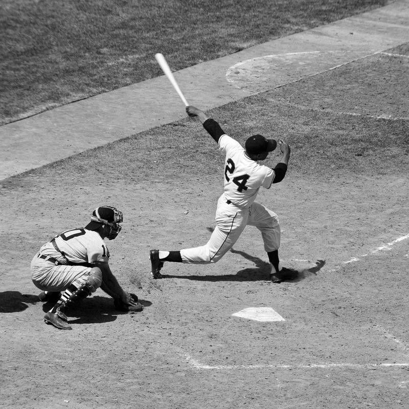 San Francisco Giants' Willie Mays shows his batting
