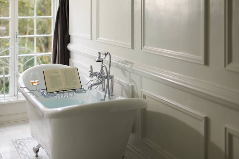 Soaking tub with book holder