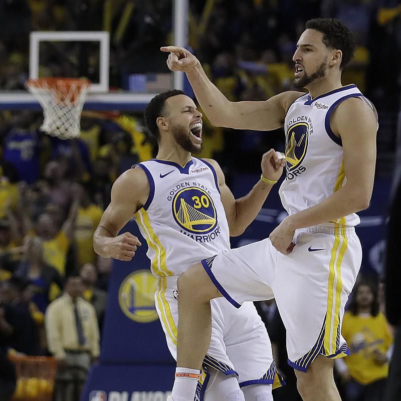 Stephen Curry and Klay Thompson reacts