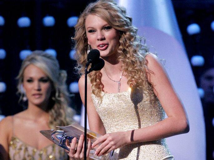 Swift winning her first county music awards