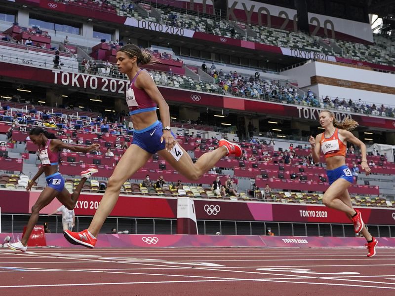 Sydney McLaughlin wins women's 400-meter hurdles final