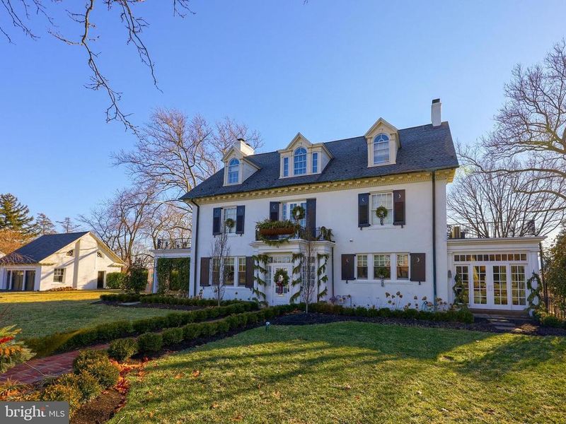 Taylor Swift house: Wyomissing Georgian Colonial