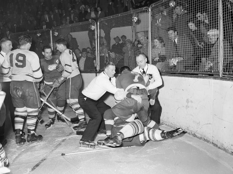 Ted Lindsay pulled off Toronto Maple Leafs player