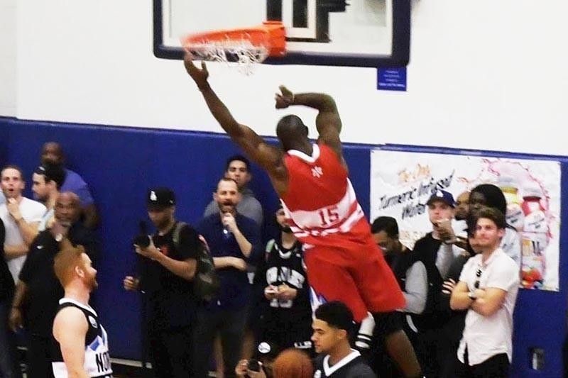 Terrell Owens in celebrity basketball game