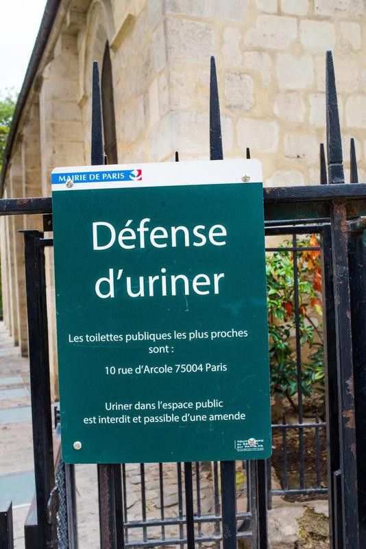 Urination banned sign in Paris