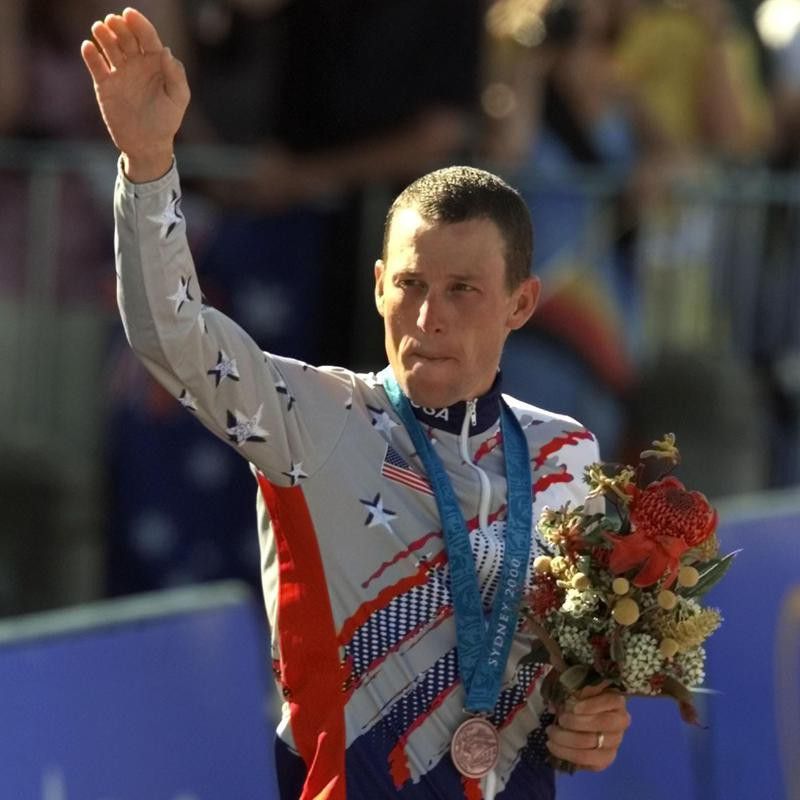 U.S. cyclist Lance Armstrong waving after receiving bronze medal