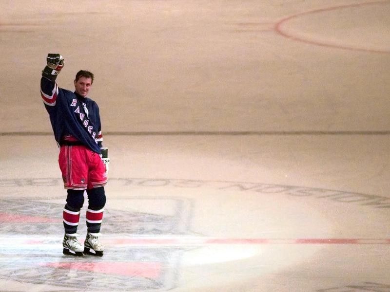 Wayne Gretzky waves to fans after his last game with New York Rangers