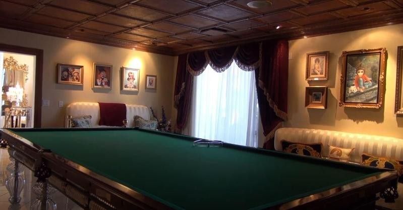Wayne Newton's pool room